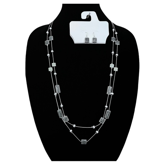 COLOR Jewelry - NWT Multi-Strand Silver tone & Gray Dainty Cubes Necklace with Matching Earrings